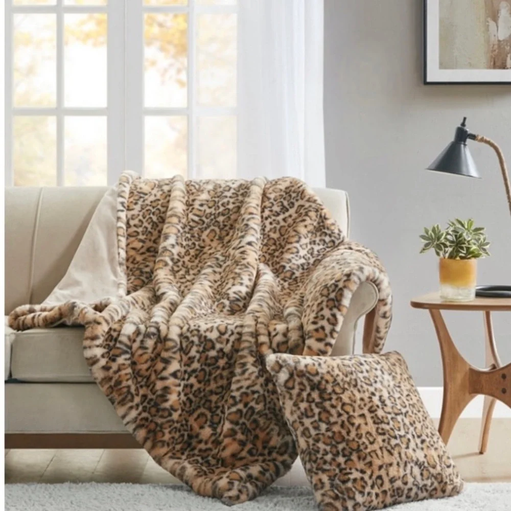 Faux Fur Leopard Print
(NWT
Throw~Martha Stewart
Collection~Created Macy' - Picture 2 of 7